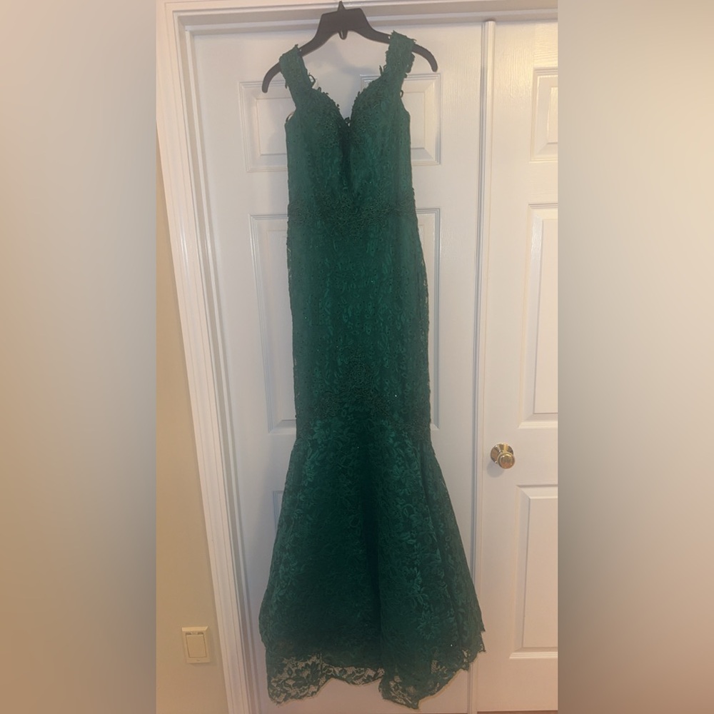 Off the shoulder emerald green mermaid dress - Picture 4 of 6